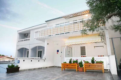 Ferienwohnung mit einen Balkon und Meerblick