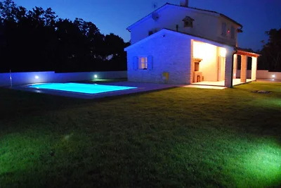 Ferienhaus mit Pool und Klimaanlage