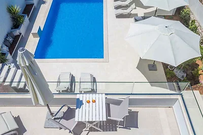 Villa mit Meerblick und Pool