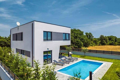 Villa mit Aussenpool