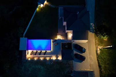 Ferienhaus Mit Terasse und Pool