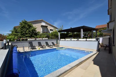 Ferienwohnung im 2. Stock mit Pool