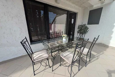 Ferienwohnung mit Terrasse, Klimaanlage und