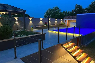 Ferienhaus Mit Terasse und Pool
