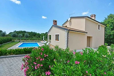 Villa mit Pool und Klimaanlage
