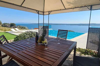 Ferienhaus mit Aussenpool