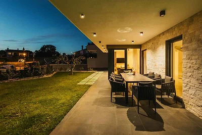 Villa mit Klimaanlage und Aussenpool