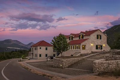 Villa mit Aussenpool