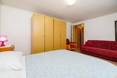 Ferienwohnung mit Terrasse und Parkplatz