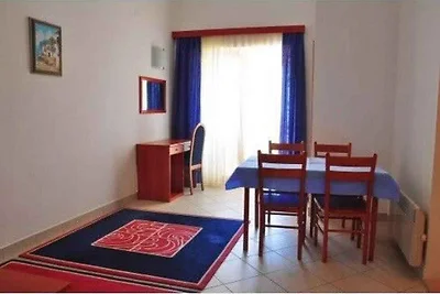 Ferienwohnung mit Pool und Meerblick