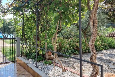 Ferienwohnung mit schönem Balkon mit Tisch un