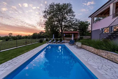 Villa mit Pool und Klimaanlage