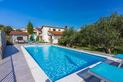 Ferienhaus mit Pool und Grill