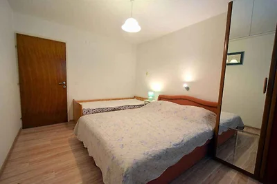 Ferienwohnung mit Terrasse und Parkplatz