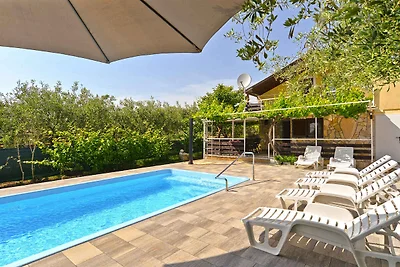 Ferienhaus mit Pool und Klimaanlage