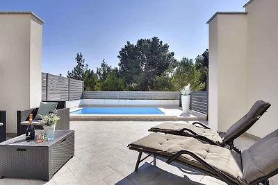 Ferienhaus mit Terrasse und Pool