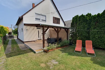 Ferienhaus mit Terrasse und Grill