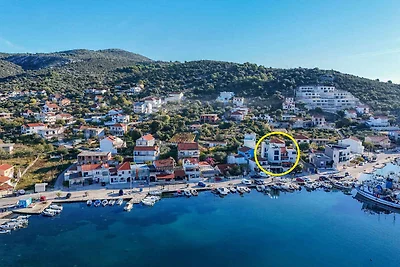 Ferienhaus mit Pool und Meerblick