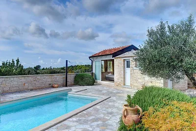 Villa mit Pool und finnischer Sauna
