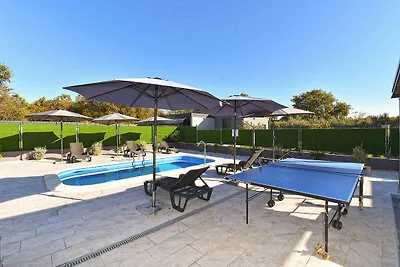 Ferienhaus mit Terrasse und Pool