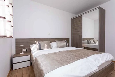 Ferienwohnung mit Klimaanlage und Balkon