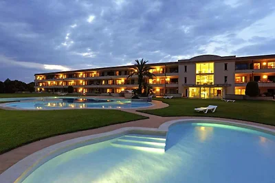 Hotelapartment mit Balkon, Klimaanlage und