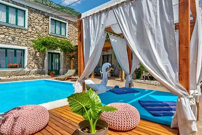Ferienhaus mit Pool und Klimaanlage