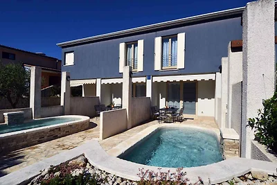 Villa mit Pool in Strandnähe