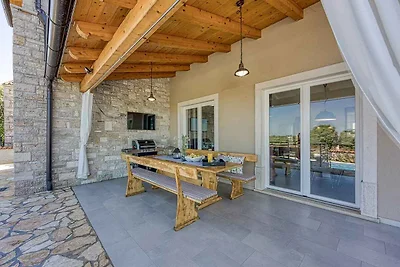 Villa mit Pool und Klimaanlage
