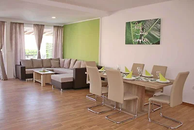 Ferienwohnung mit Klimaanlage und Aussenpool