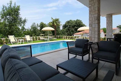Villa mit Klimaanlage und Pool