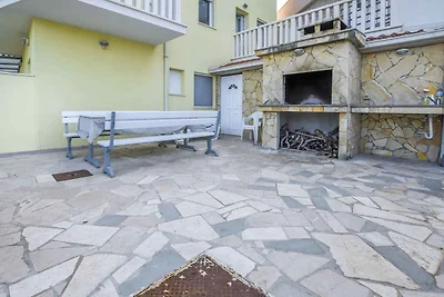 Ferienwohnung mit Terrasse und Grill