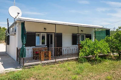 Gemütliche Ferienwohnung Mirna in Rogoznica m