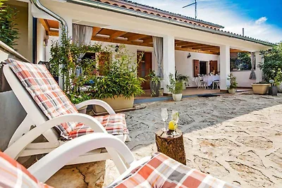 Ferienhaus mit privatem Garten und Grill für 