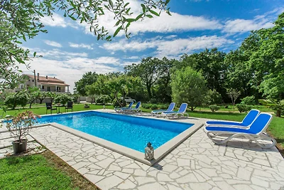 Ferienwohnung mit Pool und grossem Garten