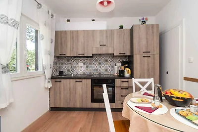 Gemütliche Ferienwohnung Mirna in Rogoznica m