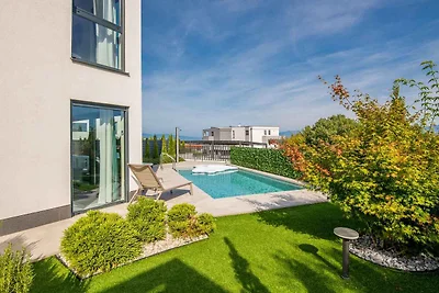 Ferienwohnung mit privatem Pool und Meerblick