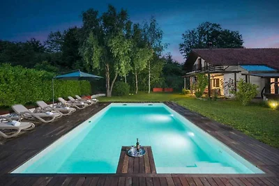 Villa mit beheiztem Pool und Klimaanlage