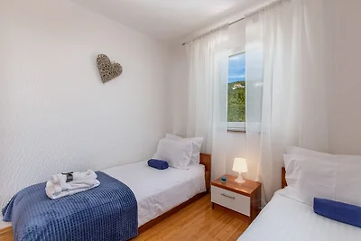 Ferienwohnung Mit Meerblick und Pool