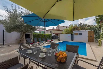 Ferienhaus mit Aussenpool