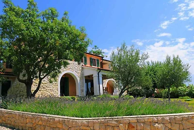 Villa mit Pool und Klimanlage