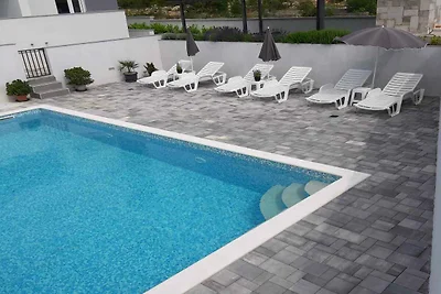 Ferienwohnung mit Pool und Grillterrasse