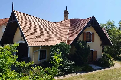 Ferienhaus mit riesengrossem Grundstück und A