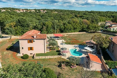 Villa mit Pool und Klimaanlage