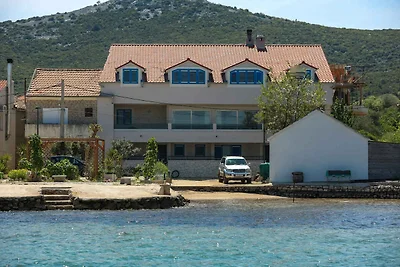 Moderne Seafront Apartments in Mrljane auf de