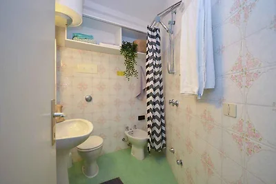 Studio mit Klimaanlage und Balkon