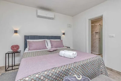 Ferienzimmer mit Klimaanlage und WLAN