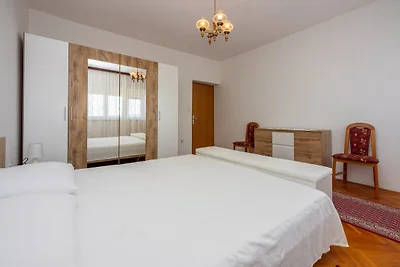Ferienwohnung mit Balkon und Klimaanlage
