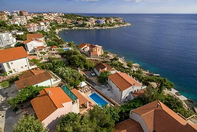 Komfortable Villa Marina mit privatem Pool un