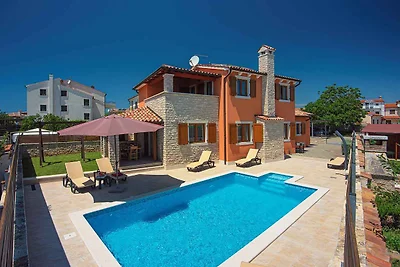 Villa mit Pool und Meerblick